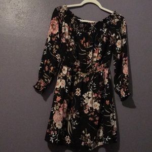 ⭐️4/$20 Long sleeve floral dress